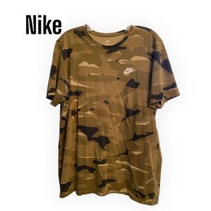 Nike Tan & Green Camo Tee M